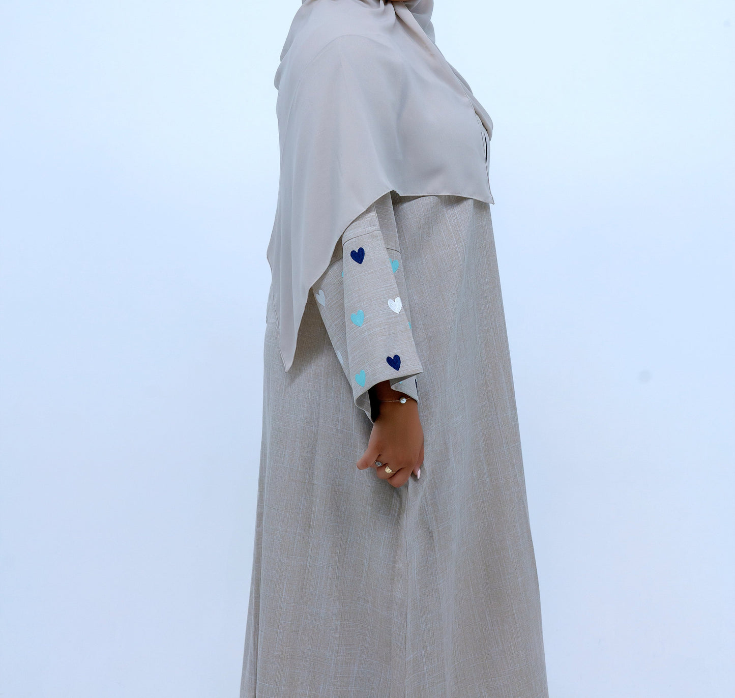 Linene-Pattern-Sleeve-Abaya